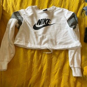 Nike Crop Swearer size small